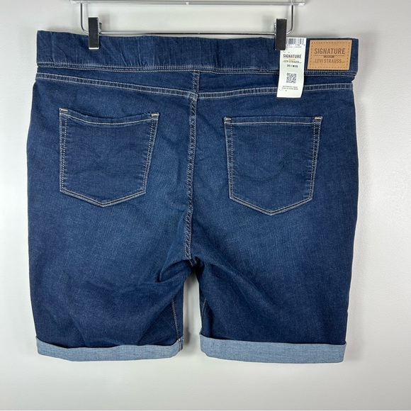 NWT Signature by Levi Strauss Pull On Denim Shorts Size 20 - Picture 2 of 10